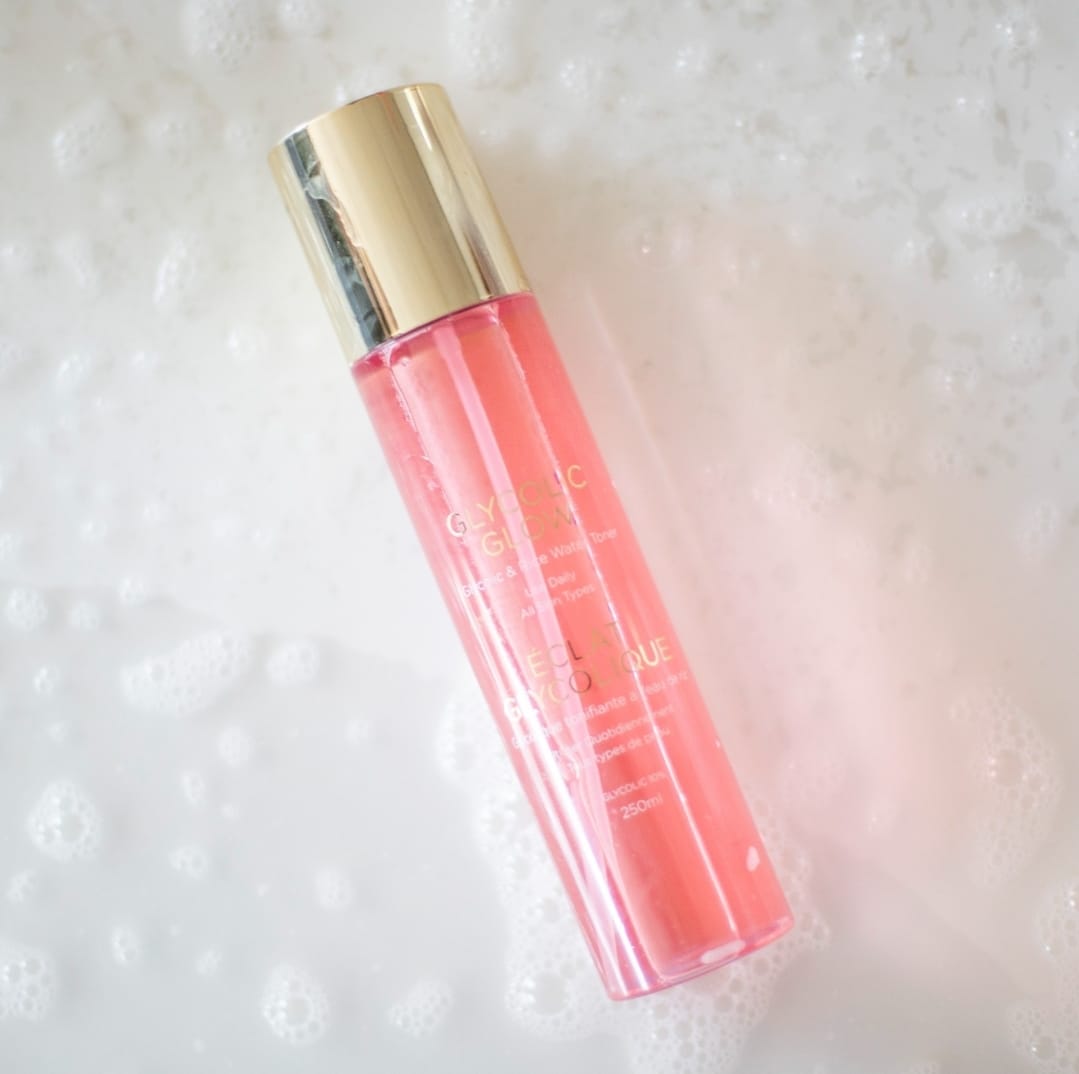 Coffret cadeau tonique à l'acide glycolique et à l'eau de riz Makari avec gommage exfoliant Pure Radiance